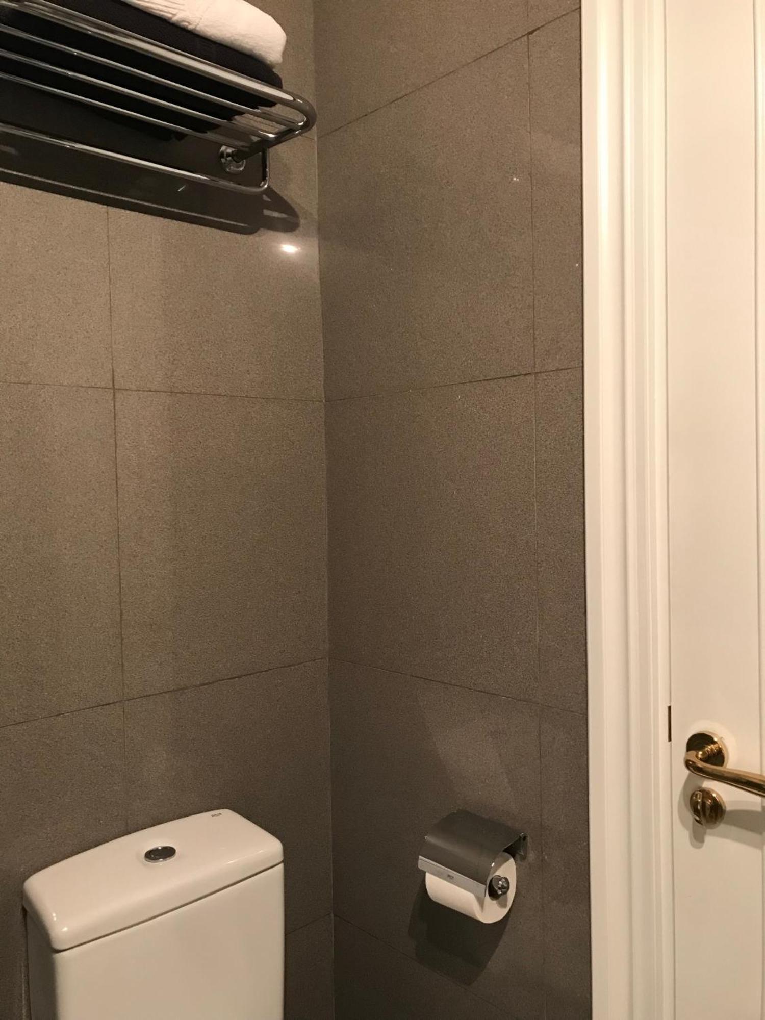 Habitacion Grande Y Confortable Con Bano Privado Junto A Guggenheim Бильбао Экстерьер фото