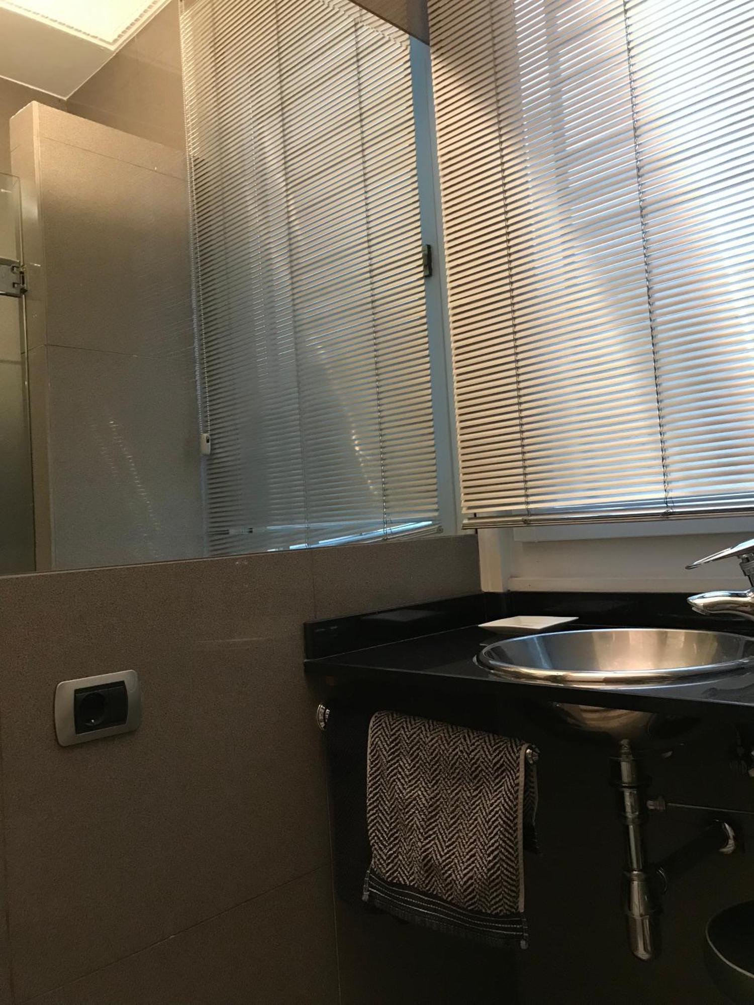 Habitacion Grande Y Confortable Con Bano Privado Junto A Guggenheim Бильбао Экстерьер фото